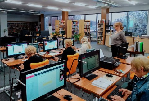 Radość, skupienie i… klikające klawisze