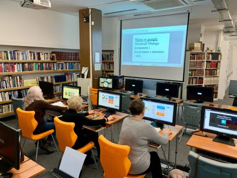 Kolejne warsztaty komputerowe Akademii Aktywnego Seniora za nami